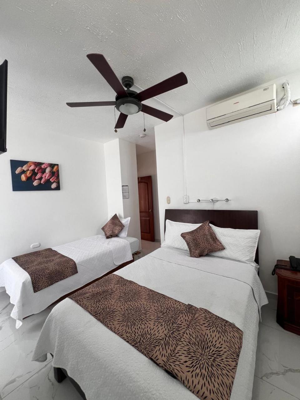 Hostal Carliza Puerto Ayora  Eksteriør bilde