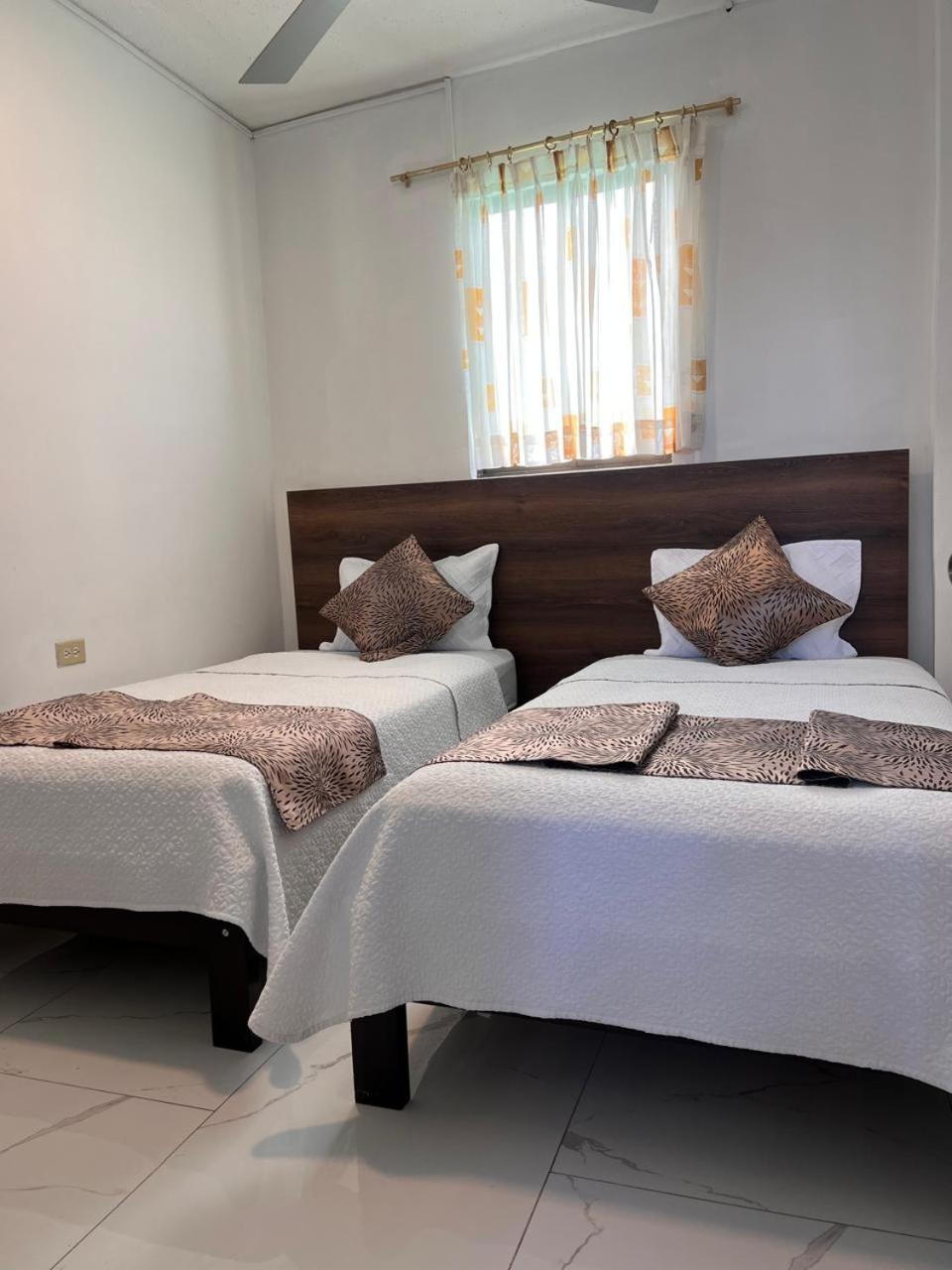 Hostal Carliza Puerto Ayora  Eksteriør bilde