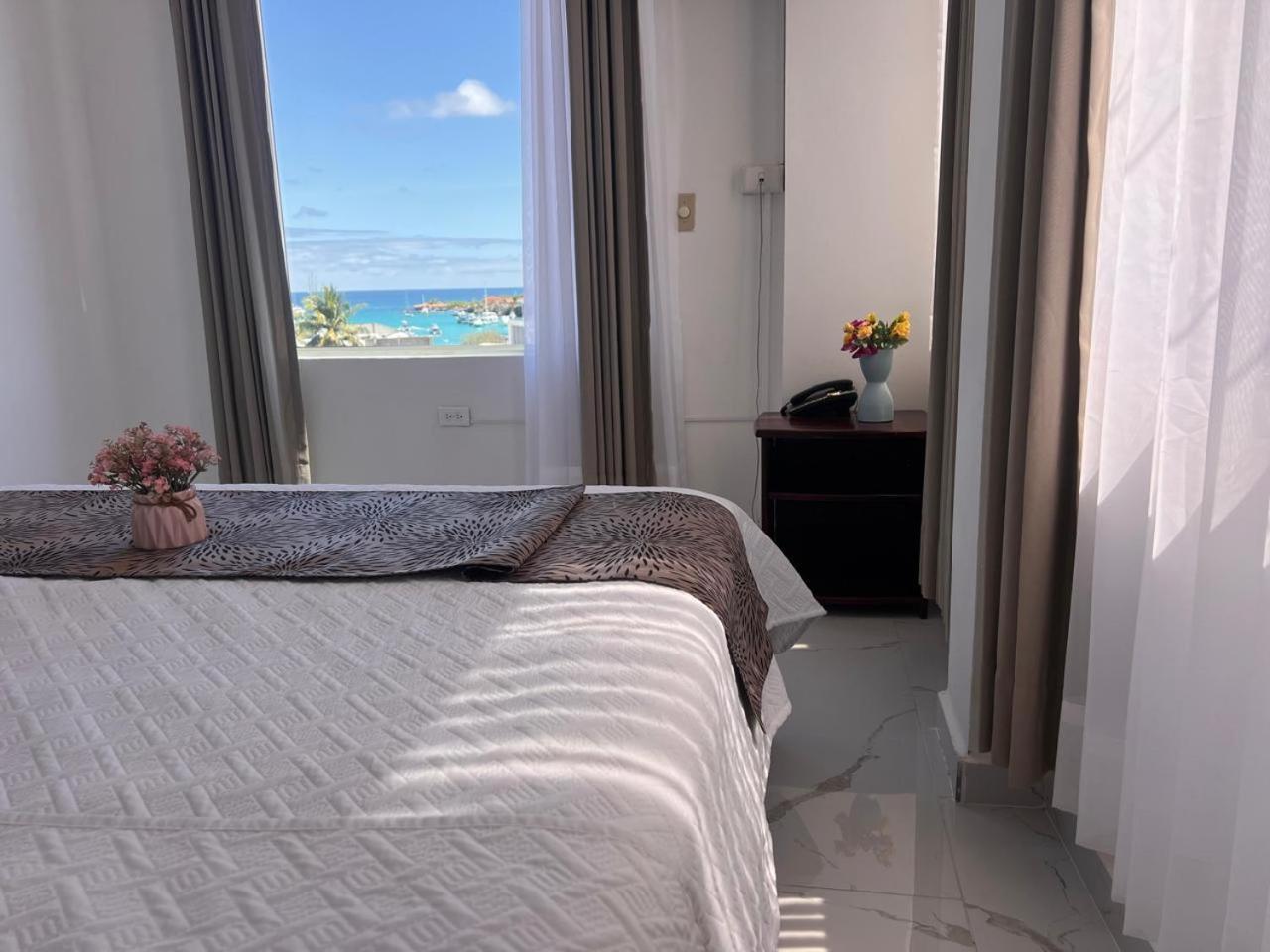 Hostal Carliza Puerto Ayora  Eksteriør bilde